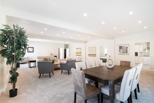Beautiful 6BR Family 2-Story Villa With Large Backyard and Outdoor Kitchen, Los Angeles (fotografie 3)