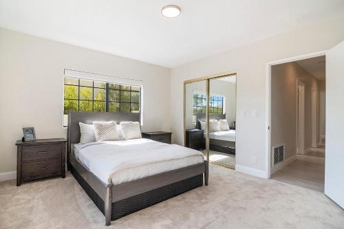 Beautiful 6BR Family 2-Story Villa With Large Backyard and Outdoor Kitchen, Los Angeles (fotografie 4)
