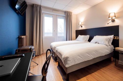 2 twin beds