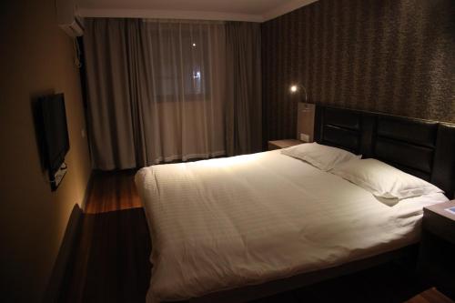 Executive Suite image 8