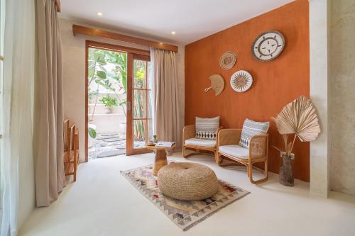 Suite with Pool View image 9