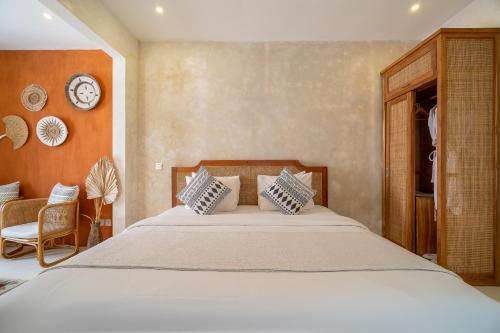 Suite with Pool View image 5