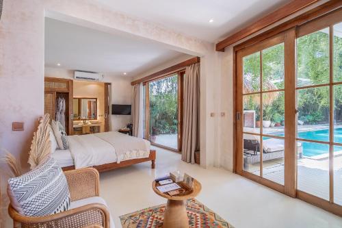 Suite with Pool View image 6