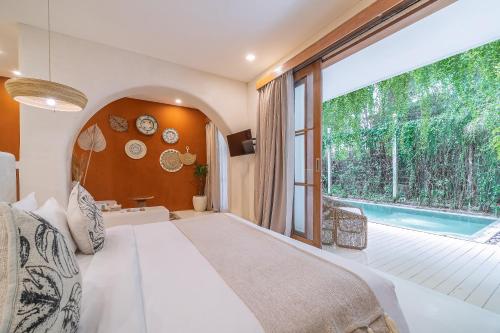 Suite with Pool View image 5