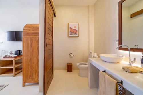 Standard Suite image 9