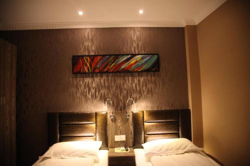 Deluxe Twin Room image 2