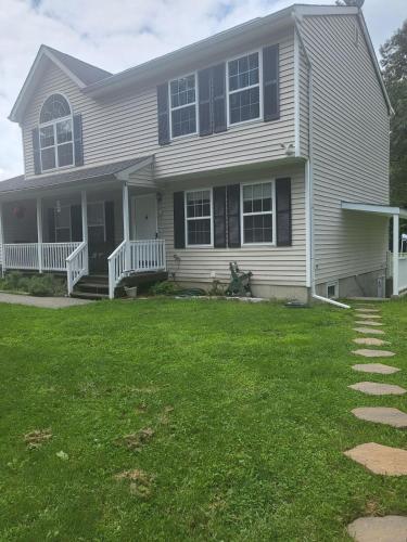 Modern Farmhouse Decor With Washer & Dryer in Medford