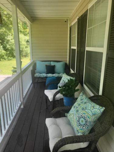 Modern Farmhouse Decor With Washer & Dryer in Medford