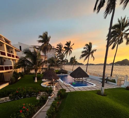 Spacious apartment in Manzanillo right on the beach, Manzanillo