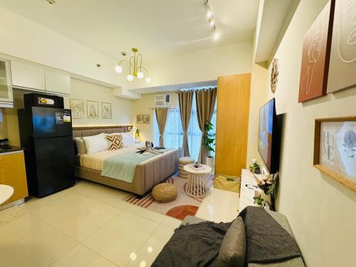 Staycation in viceroy mckinley near venice grand canal, Manila