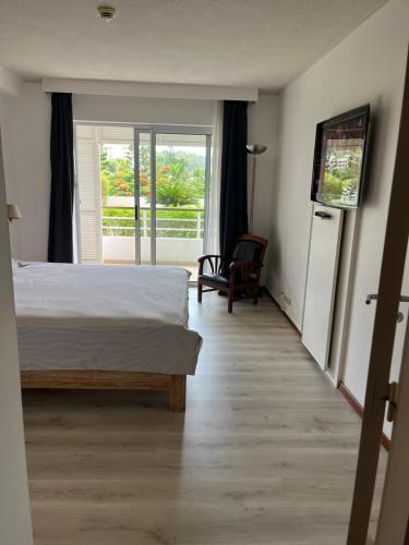 4 star Beachfront Hotel apartment - image 4