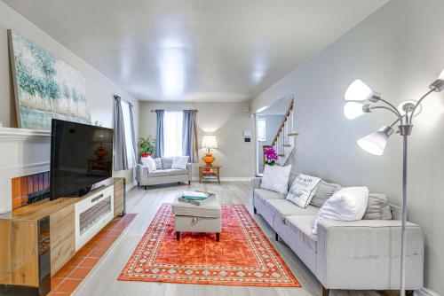 15 Mi to Dtwn Detroit Cozy Family Home with Yard!