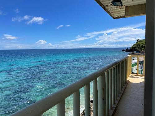 Oceanfront Beach Resort in ลาซี่