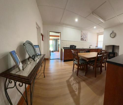 Wild Hearts Cottage in Vallarū