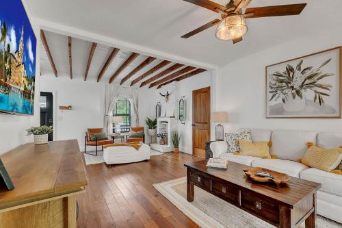 Casa Del Sol Cozy 2br Retreat 10 Mins To Beach