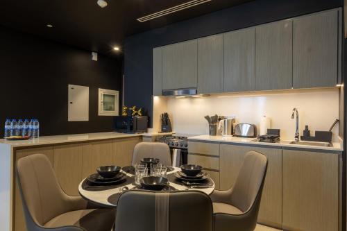 Brand New LUXE Downtown Dubai 46th Floor, Dubai (photo 3)