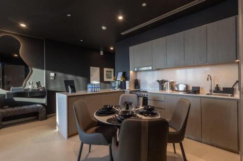 Brand New LUXE Downtown Dubai 46th Floor, Dubai (photo 7)