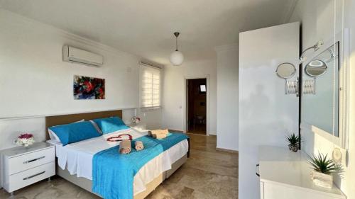Three-Bedroom Villa image 9