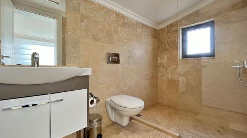 Three-Bedroom Villa image 2
