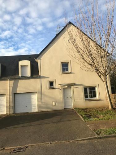 Maison de 100m2 avec jardin aux portes de Caen in Іфс