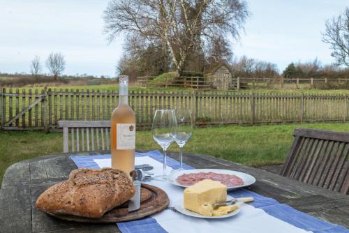 Facilities, Blueberry Barn, light and airy barn conversion near Bruton in Brewham