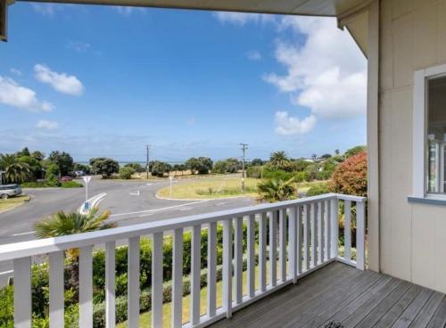 Beach front home stay - Entire home in Te Awanga