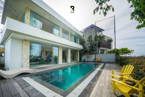 Spacious 4-Bedroom Villa with 850sqm of Stylish shared space in Sei Pinang