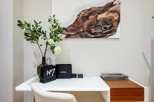 Three Bed Luxurious Leicester Square Duplex - image 5
