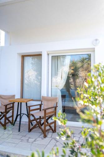 Rõdu/terrass, Agrambeli Apartments at Heraion Lagoon -By Bellavista Greece- in Limni Vouliagmenis