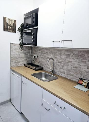 Cosy 2 rooms Flat fully equipped Bat Yam City Center 5 min to beach near Tel Aviv in بات يام