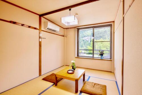 民宿美滝山荘 Mitaki Sanso Traditional Minshuku near the Kumano Kodo, just 5 Minutes from Nachi Falls and N