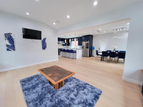 Modern luxury 3 bedroom home next to La Cienega Plaza with parking, WiFi, TV, BBQ 10 minutes to Rodeo Drive, Los Angeles (fotografie 2)