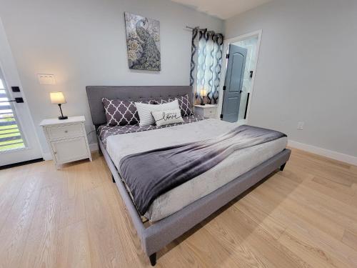 Modern luxury 3 bedroom home next to La Cienega Plaza with parking, WiFi, TV, BBQ 10 minutes to Rodeo Drive, Los Angeles (fotografie 6)