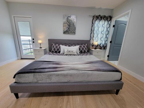 Modern luxury 3 bedroom home next to La Cienega Plaza with parking, WiFi, TV, BBQ 10 minutes to Rodeo Drive, Los Angeles (fotografie 7)