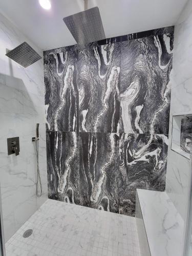 Modern luxury 3 bedroom home next to La Cienega Plaza with parking, WiFi, TV, BBQ 10 minutes to Rodeo Drive, Los Angeles (fotografie 10)