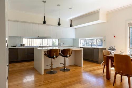 Spacious Home with Ensuites in Mount Waverley