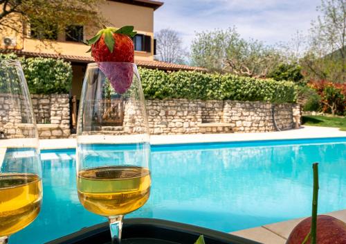 Басейн, VILLA Vigne Vecchie in Телесе