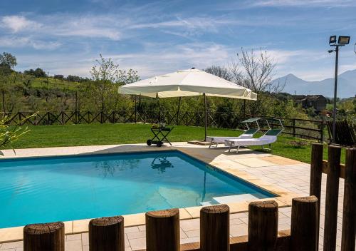 Басейн, VILLA Vigne Vecchie in Телесе