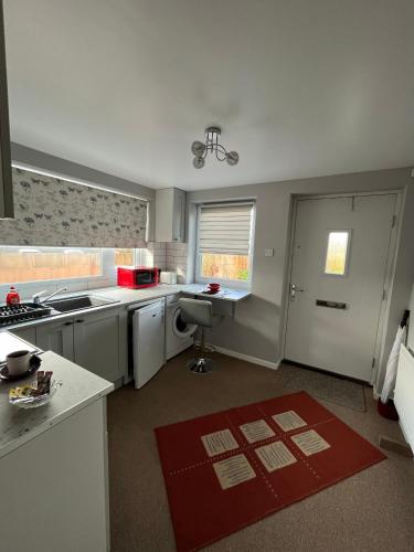 кухня, Quest Fulfiller - Near General Hospital, Free Parking & Garden in Coxford