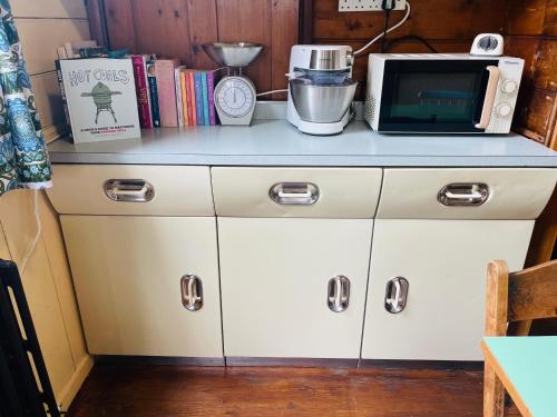 Tin tabernacle perfect for group getaways in Chale