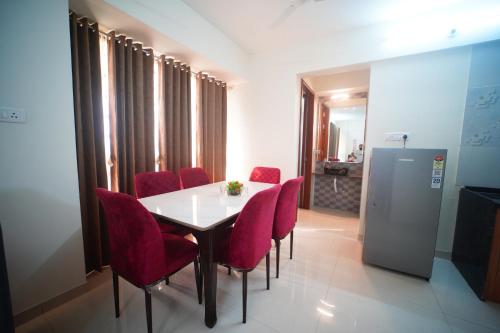 2BHK Fully Furnished Apartment by The Signature Stays in Magarpatta City