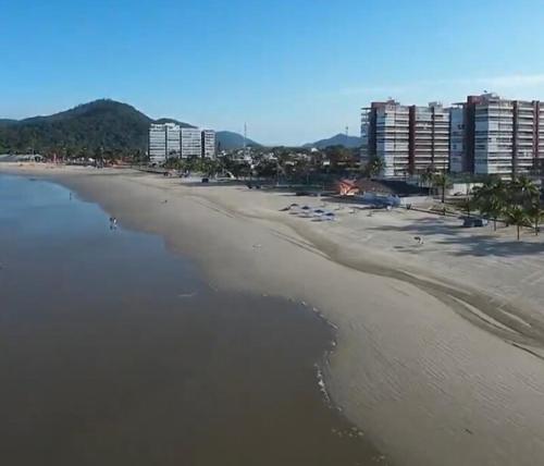 Apartamento completo a 50 mt da Praia da Enseada in Bertioga Apartamento completo a 50 mt da Praia da Enseada in Bertioga