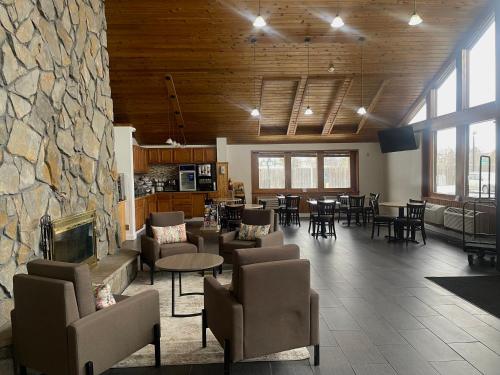 Comfort Inn & Suites Syracuse-Carrier Circle in East Syracuse