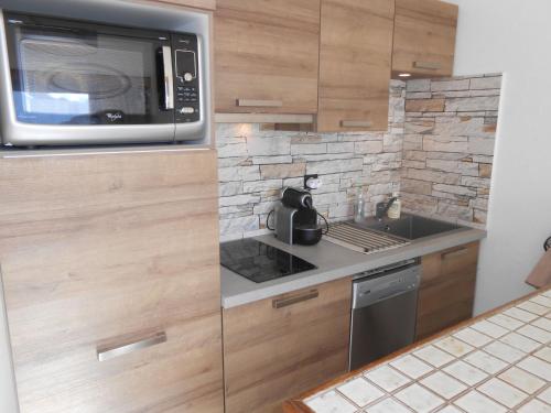 Appartement cosy au pied des pistes avec parking - FR-1-516-31 in ليه دوز الب