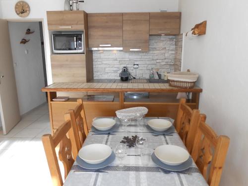 Appartement cosy au pied des pistes avec parking - FR-1-516-31 in ليه دوز الب