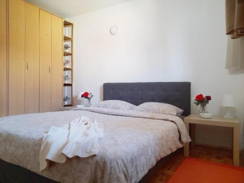 One-Bedroom Apartment image 10