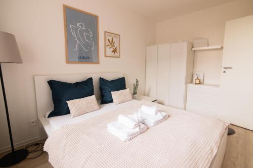 2 bedrooms, 3 beds