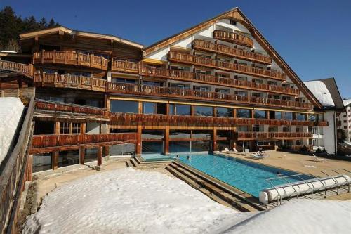 Charmant studio avec piscine à deux pas du centre (Charmant studio avec piscine a deux pas du centre) in Crans Montana