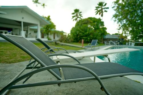 Almarlene House, spacious home sea view, large pool, patios, cot, cook