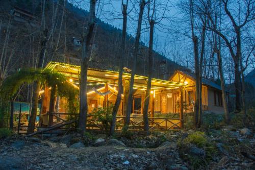 Eco-Himalayas Cottages - Tirthan Valley in Gushaini